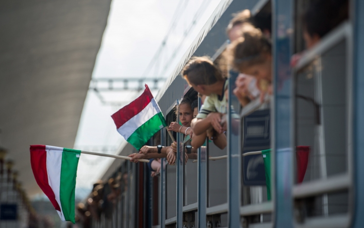 Ezren utazhatnak zarándokvonattal a csíksomlyói pápai misére